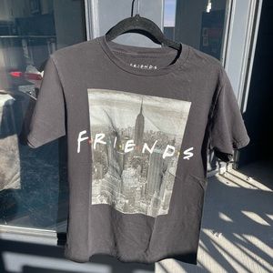 FRIENDS Tshirt size small. great condition! Black
